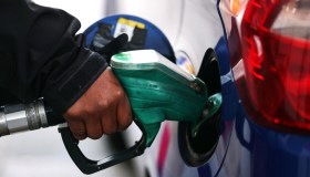 Benzina e diesel costano 150 milioni di euro in più a settimana, lo Stato ne incassa 61