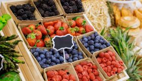 Ortofrutta, spesa famiglie italiane sale a 43 miliardi: avocado, frutti rossi e bio i nuovi trend