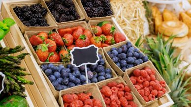 Ortofrutta, spesa famiglie italiane sale a 43 miliardi: avocado, frutti rossi e bio i nuovi trend