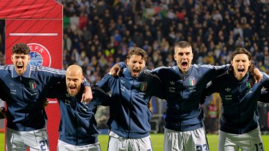Italia, De Laurentiis attacca la FIGC: “Soldi sottobanco per le convocazioni”. La replica di Assoagenti