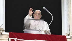 Francobollo Papa Francesco, quanto vale: tiratura di 225mila pezzi e dove acquistarlo