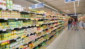 Uova e salame richiamati per Salmonella, i lotti a rischio nei supermercati