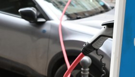 Auto elettriche, via alle nuove batterie: ricarica in 6 minuti e autonomia da 1.500 km