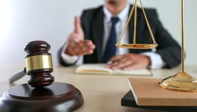 Devo andare in mediazione: l’avvocato è necessario?