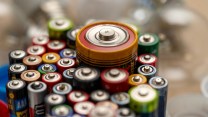 Batterie esauste, Italia lontana dagli obiettivi Ue: ricicliamo davvero così poco?