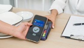 Cos’è la carta co-badge, come funziona e quali sono i rischi da conoscere