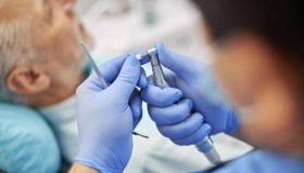 Terza età, rinunciare alle cure dentistiche aumenta il rischio di infarto, ictus e demenza
