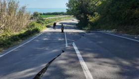 Frana di Petacciato, ancora disagi per treni e in strada: gli ultimi aggiornamenti