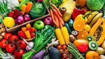 Frutta e verdura con più e meno pesticidi e Pfas, cosa sono i Fifteen Clean e i Dirty Dozen