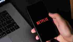 Netflix: risultati trimestre deludono. Il co-fondatore esce di scena