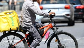 Decreto lavoro, regole per i rider: Spid obbligatorio e stretta sui contratti