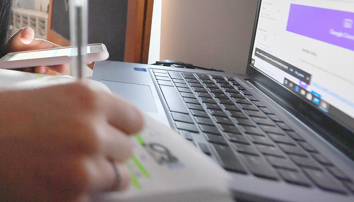 Scuole in DAD da maggio, studenti a casa per la crisi energetica: lo scenario