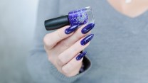 Smalti e gel con glitter vietati, stretta Ue sull’argento cosmetico: i prodotti interessati