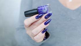 Smalti e gel con glitter vietati, stretta Ue sull’argento cosmetico: i prodotti interessati