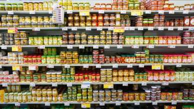 Il prezzo delle conserve in Italia rischia di aumentare, i rincari attesi e i prodotti a rischio