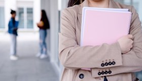 Aumento stipendio presidi, firmato il contratto: quanto arriva in più in busta paga