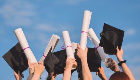 Fuga dei laureati dall’Italia, saldo negativo di 21mila talenti in un anno