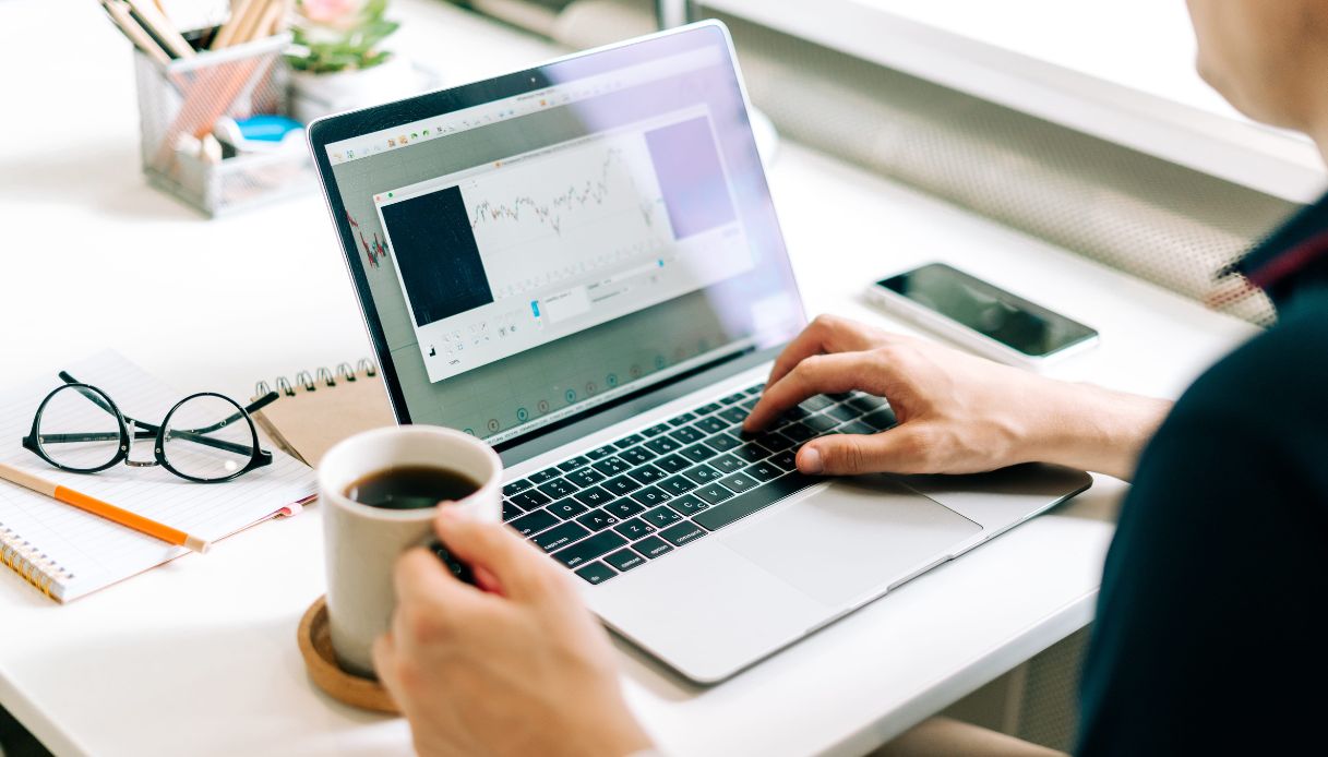 Più smart working e meno emissioni, quanto inquina davvero un giorno di lavoro in ufficio