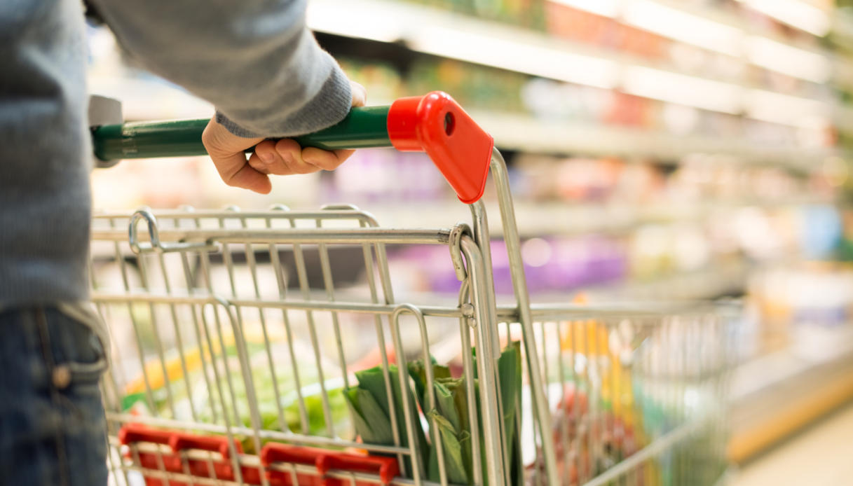 Tramezzini a rischio Listeria richiamati dai supermercati, i lotti interessati