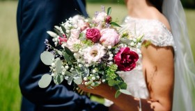 In Italia meno matrimoni ma più debiti per sposarsi, quanto vale il business delle feste
