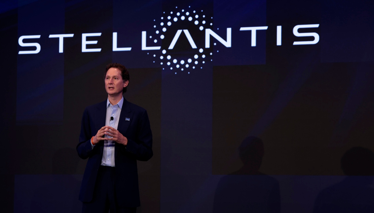 Stellantis investe 60 miliardi, accordo con Cina: fabbriche salve e nuova e-car economica