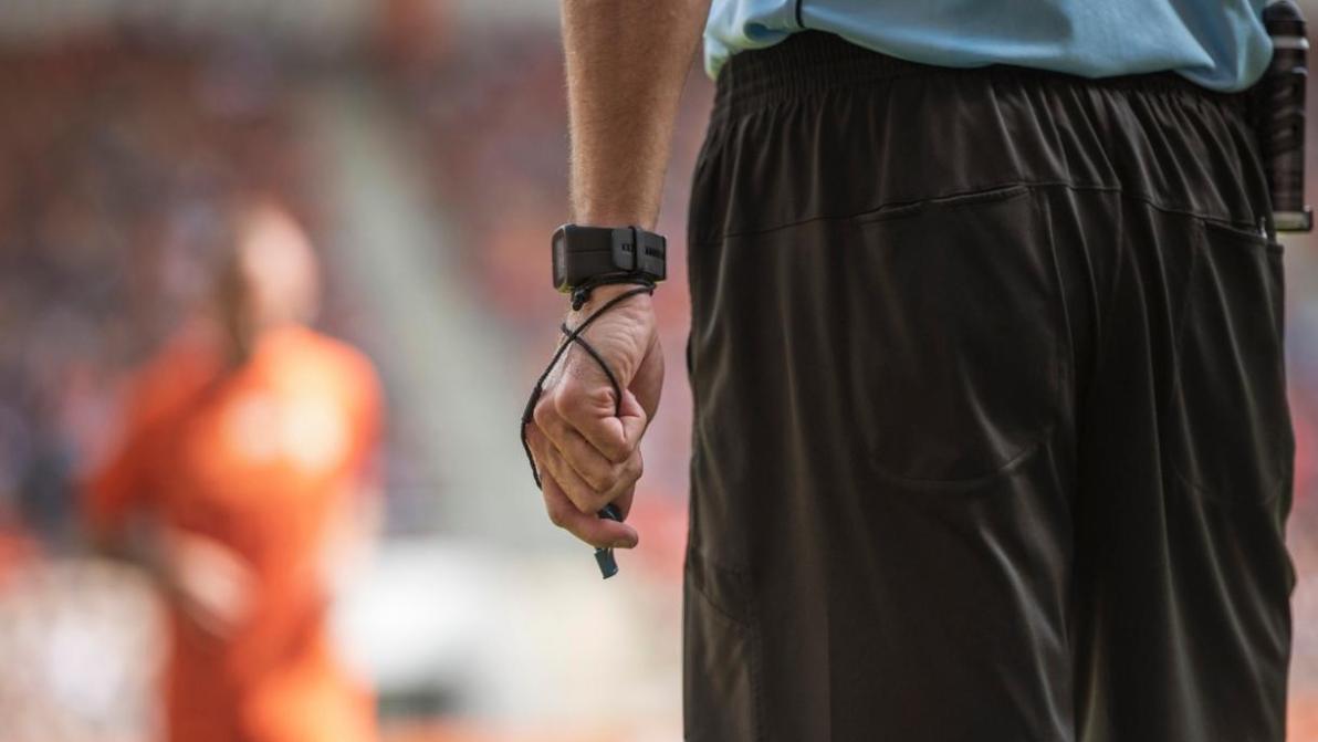 Gli arbitri più pagati della Serie A, chi sfiora i 200mila: i guadagni di quest’anno
