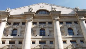 La Borsa del 25 maggio, Milano in positivo con Nexi e Stellantis e sfonda i 50mila punti