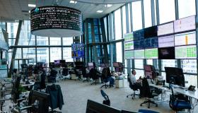 La Borsa del 28 maggio, Piazza Affari chiude a +0,5%: bene difesa e tech