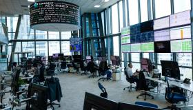 La Borsa del 6 maggio, Piazza Affari vola a +2,3% e si avvicina a quota 50.000