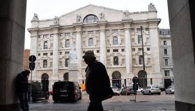 La Borsa dell’8 maggio, Milano chiude in parità con il settore bancario in rosso