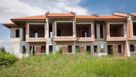 Si può vendere o donare una casa con abusività?