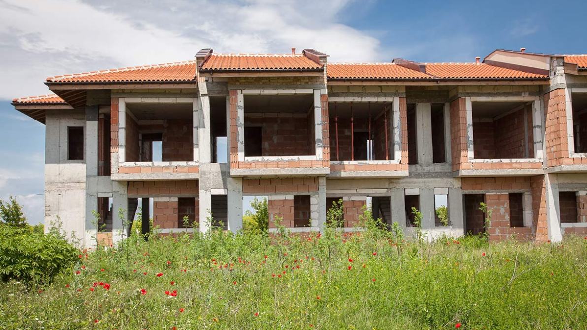 Si può vendere o donare una casa con abusività?