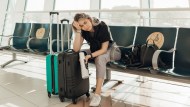 Prezzi dei voli più bassi ma cala la fiducia, i turisti scelgono mete più vicine