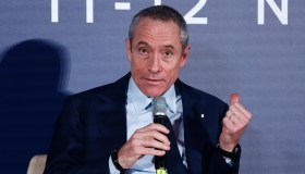 Poste Italiane, utile netto a 817 milioni nel primo trimestre 2026: ricavi su dell’8%