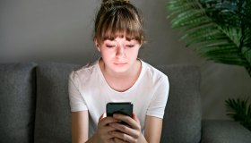 Depressione ed ansia, le app dello smartphone ci aiuteranno a capire chi è a rischio grazie all’IA