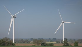Le rinnovabili non bastano, il paradosso del clima che mette in crisi l’energia green