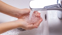 Spese dell’acqua in condominio, come si dividono e quando l’assemblea può cambiarle