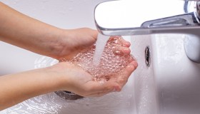 Spese dell’acqua in condominio, come si dividono e quando l’assemblea può cambiarle