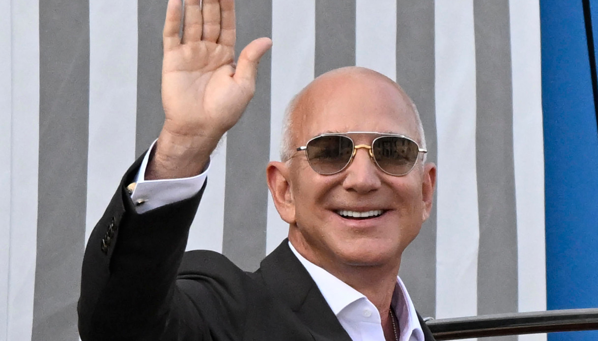 Jeff Bezos vende lo yacht Koru da 127 metri, vale 500 milioni di dollari