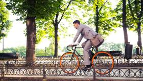 Bonus di 250 euro per chi va a lavoro in bici: in quali comuni è attivo