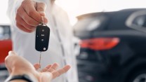 Ho prestato l’auto e arriva una multa: chi deve pagarla?