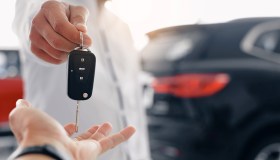 Ho prestato l’auto e arriva una multa: chi deve pagarla?