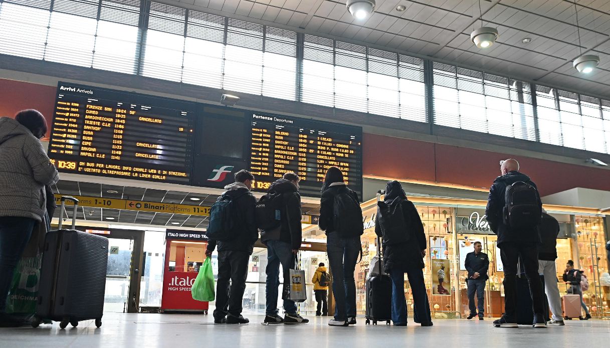 Sciopero generale 18 maggio, fermi i mezzi di trasporto e scuole chiuse: i settori coinvolti