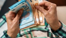 Come risparmiare con la sfida dei 30 giorni: tagliare le spese e salvare lo stipendio