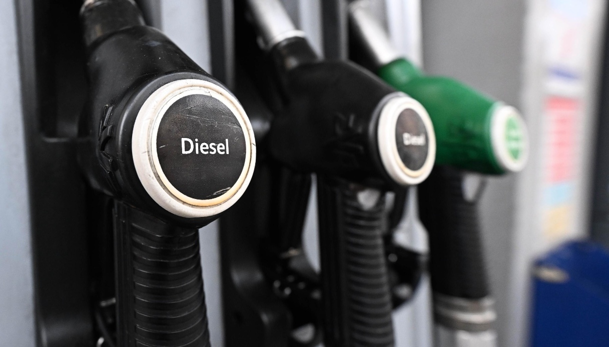 Taglio delle accise in scadenza il 22 maggio, quanto costeranno benzina e diesel