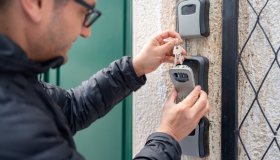 Affitti brevi, il check-in da remoto è valido ma l’ospite va identificato dal vivo