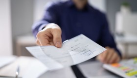 Stipendi e inflazione, come cambierà il potere d’acquisto: previsioni Istat fino al 2029