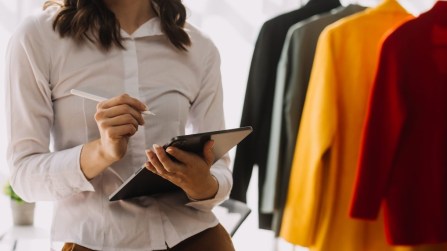 Lavorare nella moda, il lusso non conosce crisi: i profili più ricercati in Italia