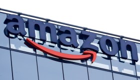 Amazon investe nel Sud Italia, bonus per le Pmi ed energia rinnovabile in Sicilia: il piano