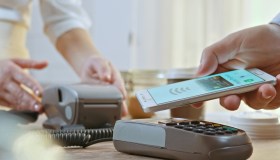 Pagamenti digitali obbligatori, previste sanzioni per chi non accetta app e wallet